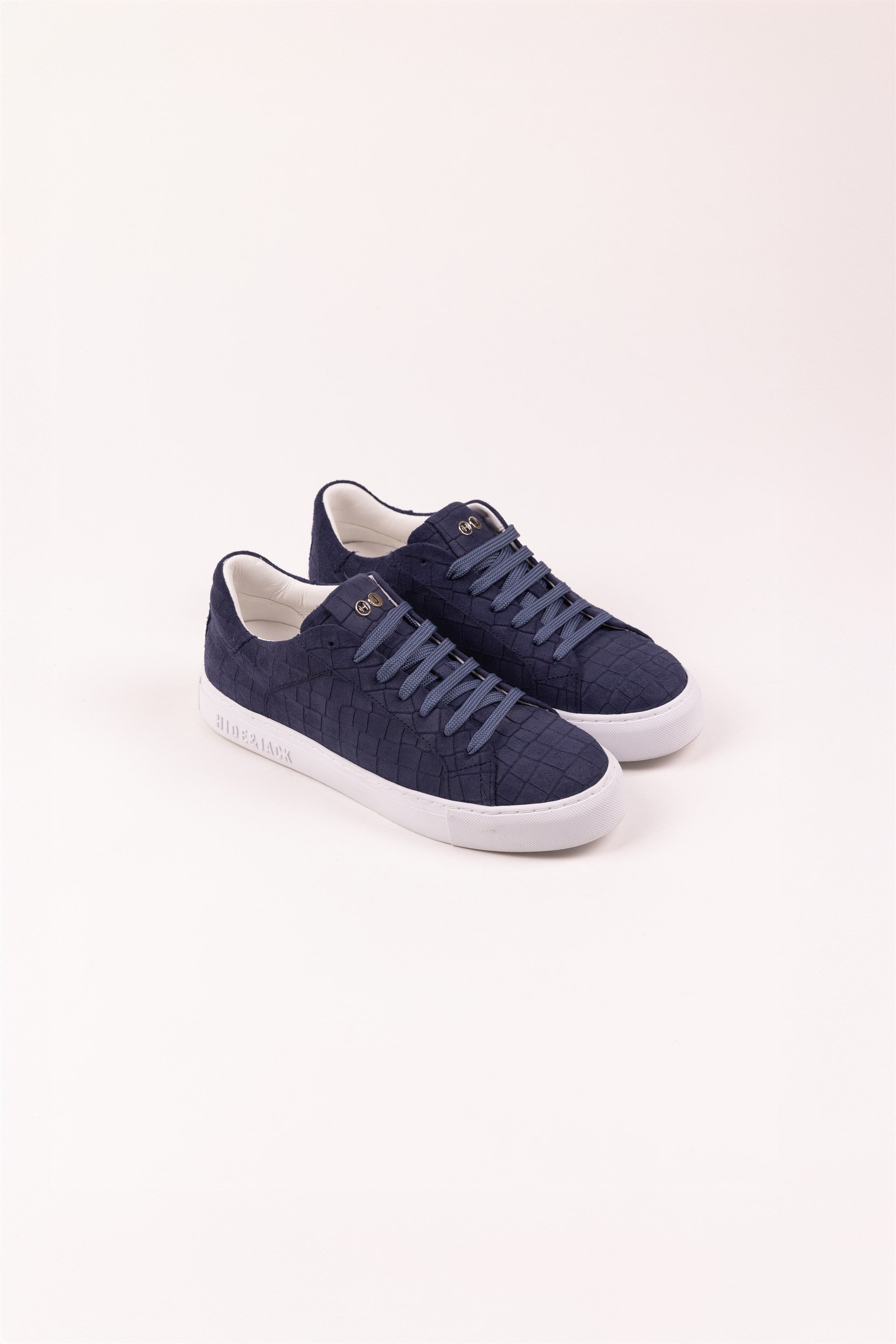 Essence Suede Blue