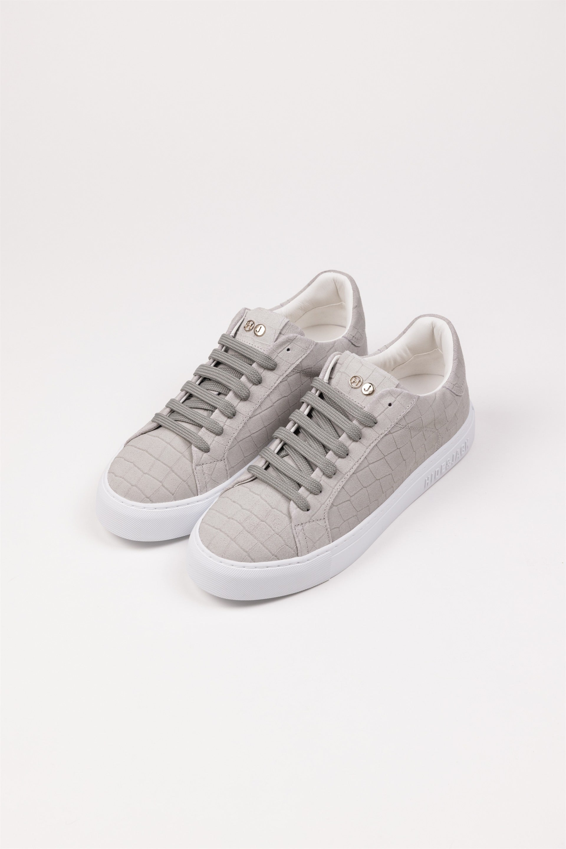 Essence Suede Grey