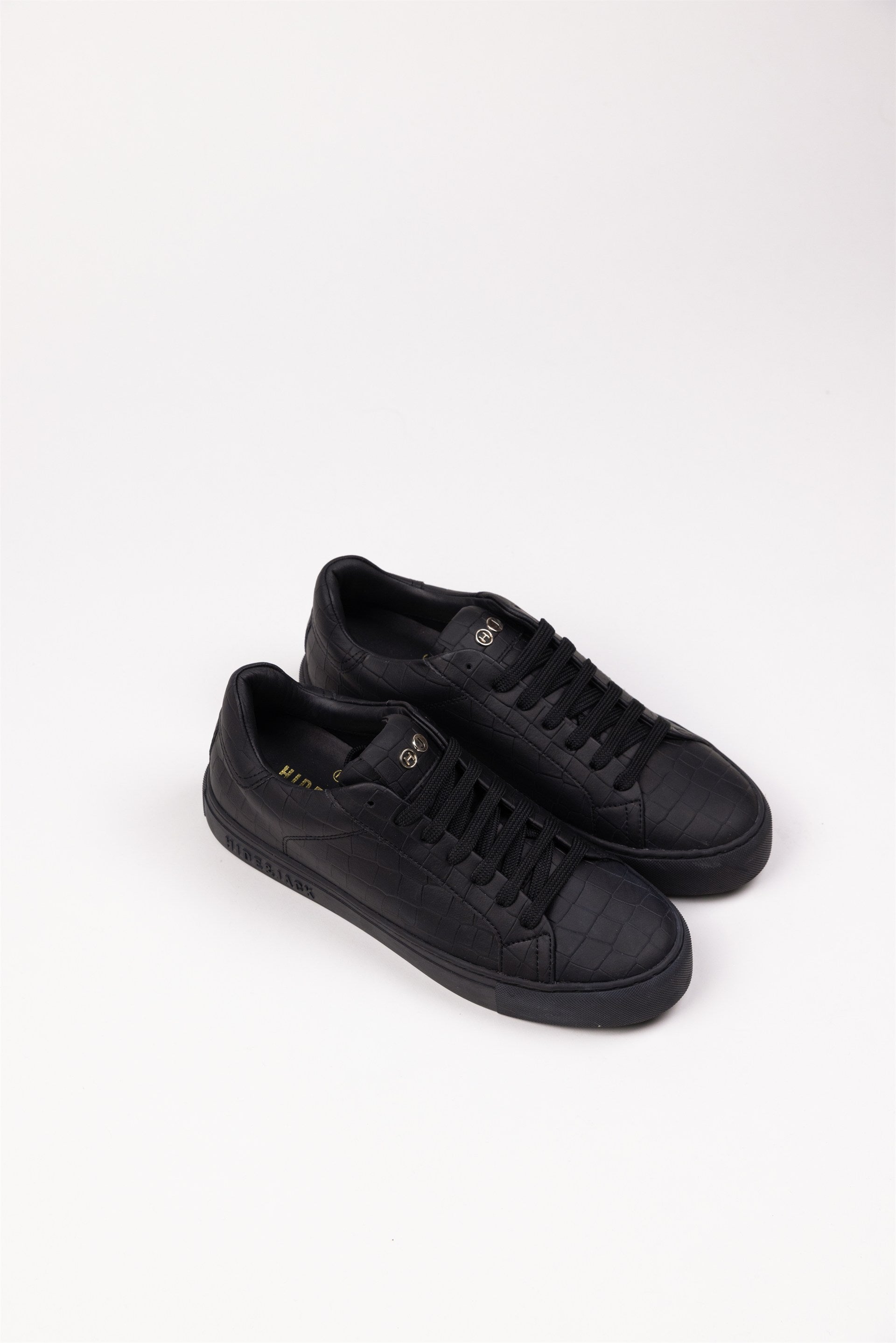 Essence Black Black