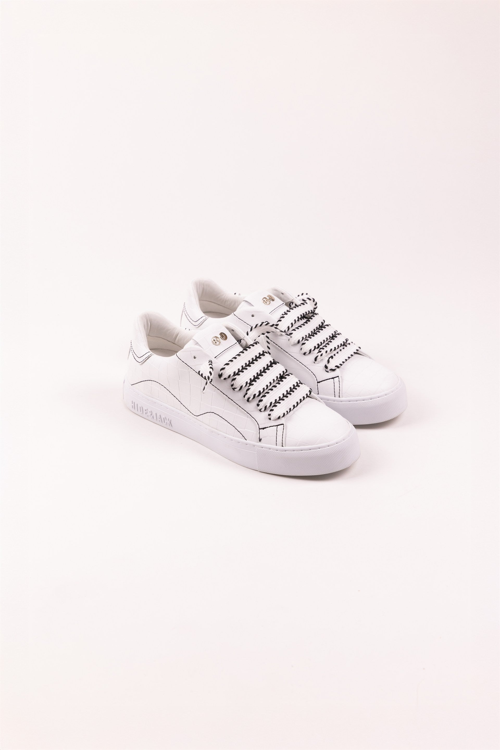Essence Tuscany White Stitch